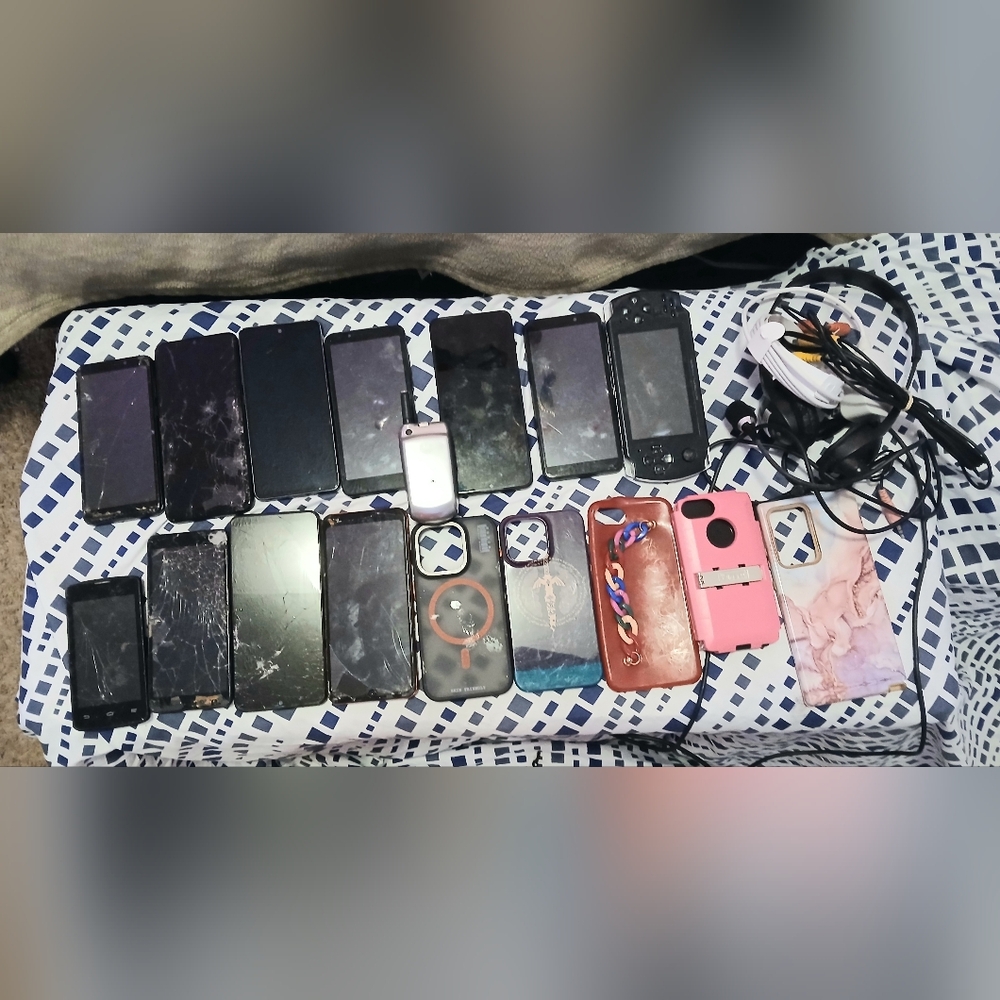 22 For Parts Mobile Phones  RCA Jacks Headphones  Phone Cases And Remotes